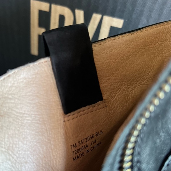 FRYE Reina Black Suede Oil Slick Leather Ankle Chunky Heel Booties US 7 - Picture 11 of 12